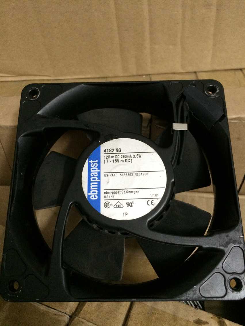 零件名称：4182NG 制造商：ebm-papst ebm-papst 说明：直流风扇 DC TUBEAXIAL FAN 规格参数 制造商:	ebm-papst	 产品种类:	直流风扇	 产品:	Fans	 电源电压:	12 V	 轴承类型:	Sleeve	 外壳材料:	Steel	 端接类型: