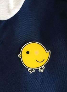 幼稚园服搭配的小鸡胸針胸章插针式