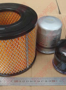 三滤套装 空气格 柴油格 机油格 五十铃 铁金刚 VehiCROSS 4JX1