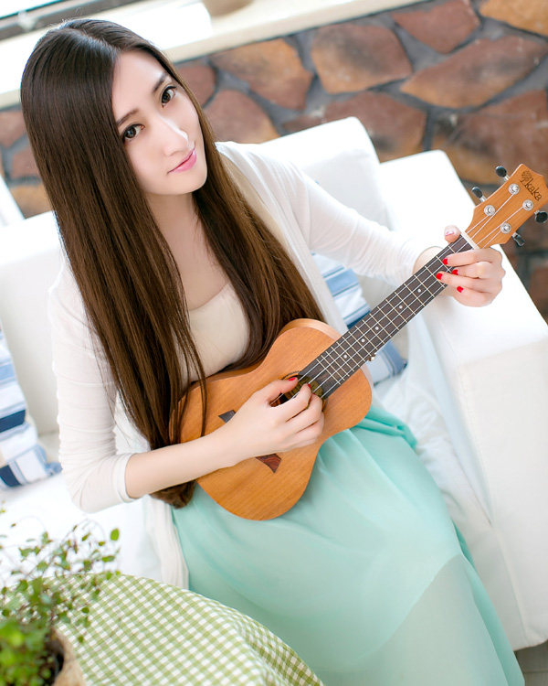 卡卡KAKA KUC-25D桃花心木单板尤克里里 23寸初学进阶乌克丽丽