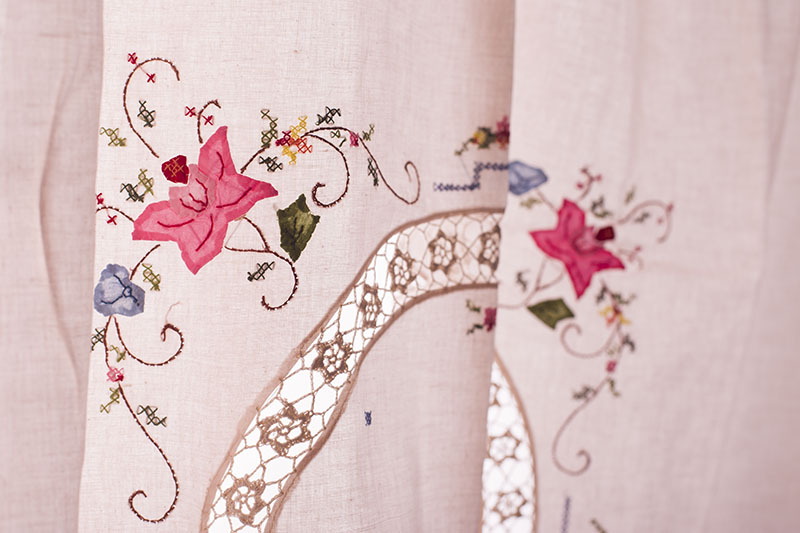 彩绣补花细线手工桌布