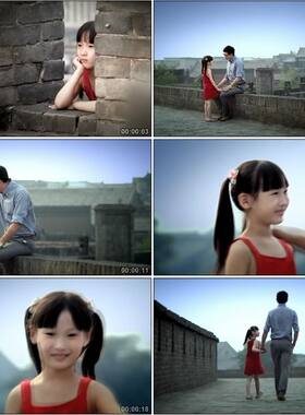 小女孩抚摸古城墙父女情深背影高清实拍视频素材
