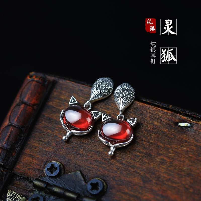 S925纯银狐狸耳钉女复古原创设计民族石榴石招桃花元旦新年热卖