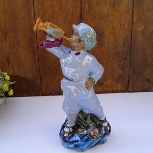 特色雕塑瓷 红军战士冲锋号 景德镇手工抗战纪念老兵摆件