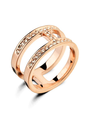 丽晶镶钻镂空宽版双面字母戒指