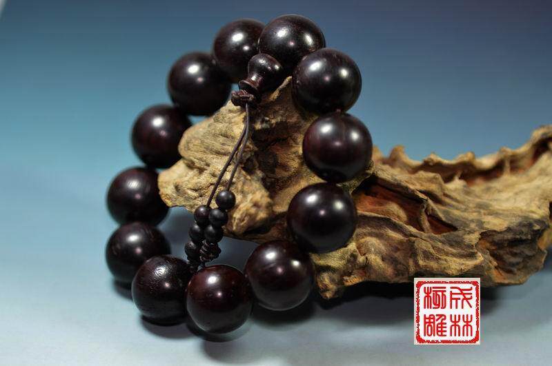 印度小叶紫檀满牛毛纹同料 精工 顺纹手串 滴血莲花 橄榄核雕