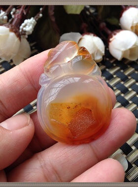 厂家直销天然马料黄色水晶洞玉髓吊坠冰透水润复古挂饰情侣宝石35