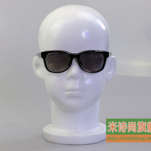 头戴式耳机展示