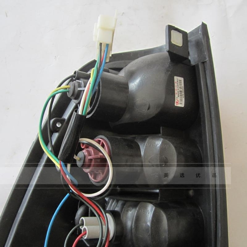 만리장성 픽업 트럭 액세서리 만리장성 07 항해 후면 테일 라이트 어셈블리 반전 라이트 브레이크 라이트 스티어링 전구 어셈블리