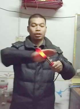 手摸装置魔术吓人杂技