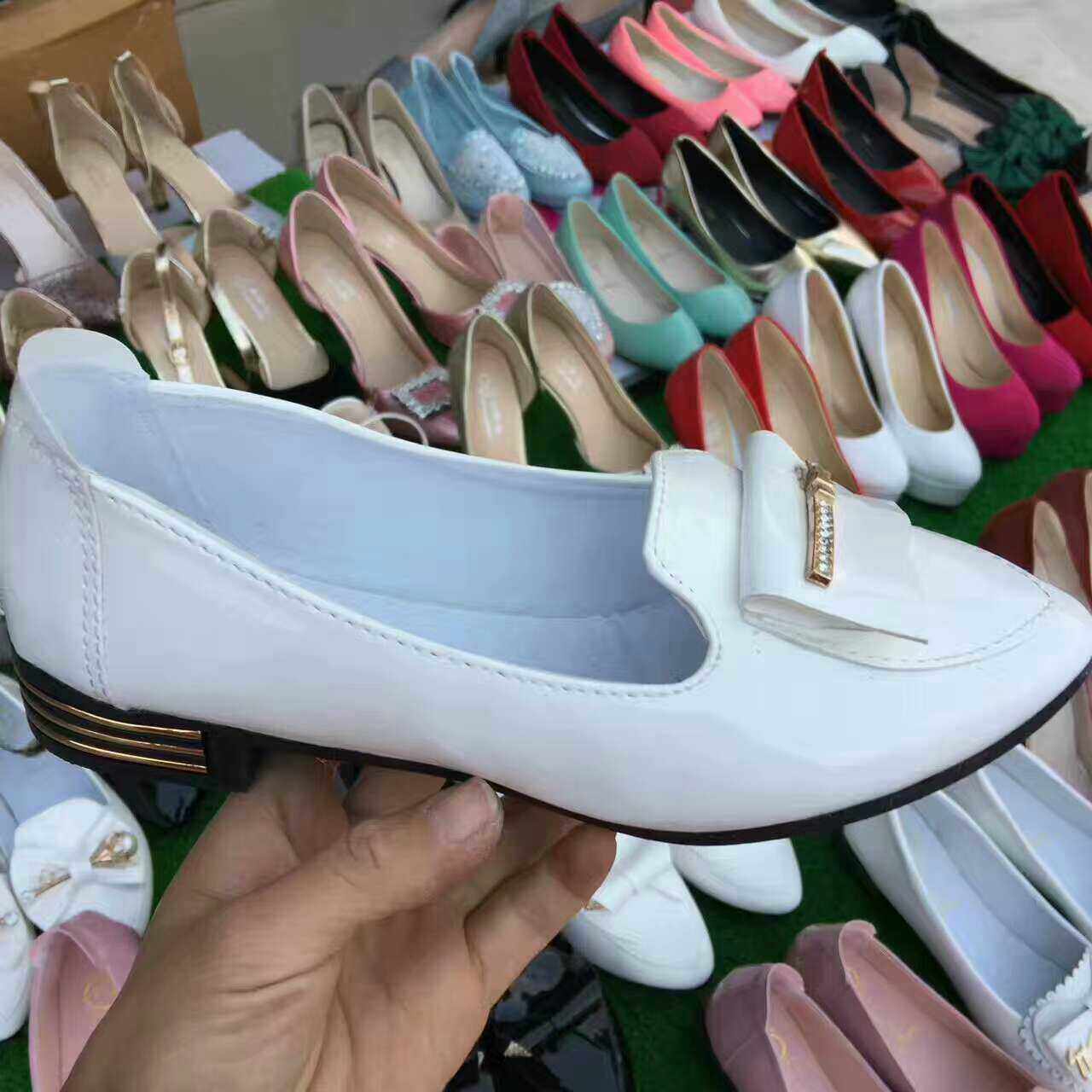 地摊货女鞋低价批发5-20元男鞋库存处理价夜市秋季杂鞋子10元以下