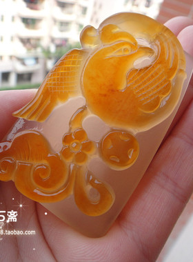 冰透俏色精雕磨砂款如意玉髓吊坠