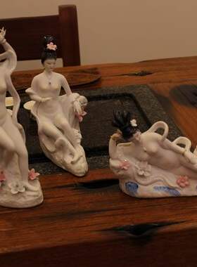 彩绘陶瓷裸女风高档居家工艺品