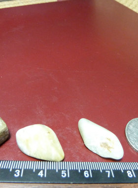 21930号，新疆和田玉龙喀什河青玉籽料 3颗