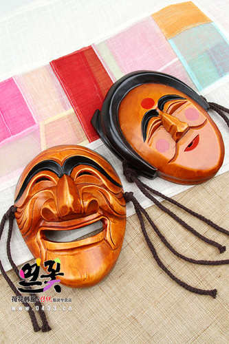 纯木雕刻，小号一对，尺寸，高：12cm，宽15.5cm