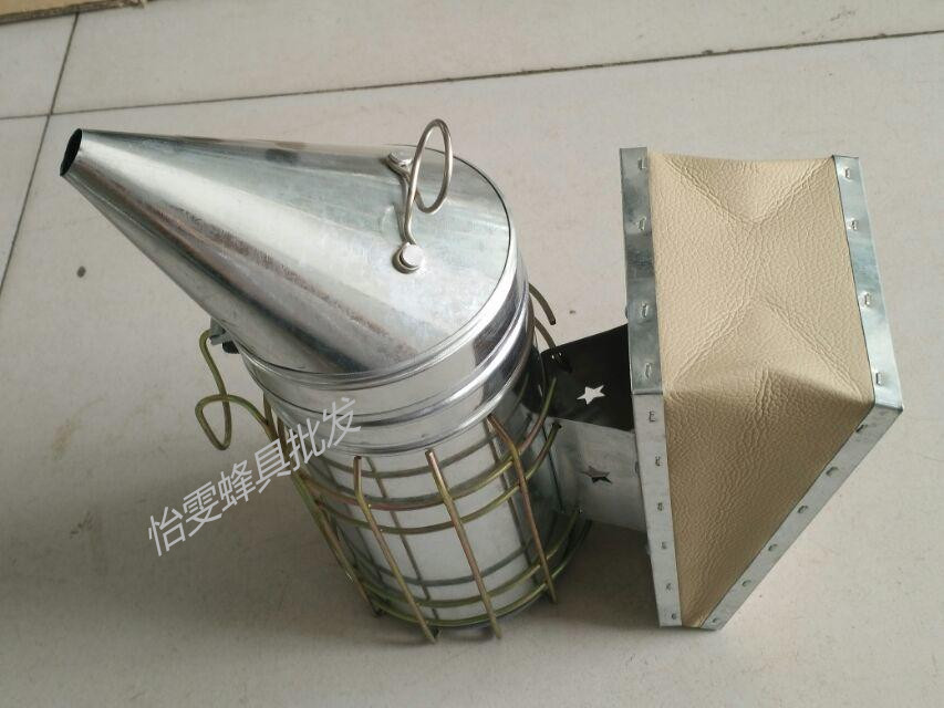 養蜂工具噴煙器鐵皮鍍鋅噴煙器蜜蜂工具驅趕蜜蜂的工具蜂蜜瓶在類目 傳統滋補營養品, 蜂產品, 其它蜂產品中 - 來自Buy2taobao.com提供專業的淘寶代購服務