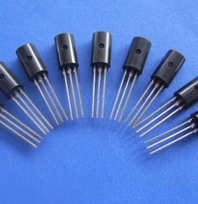 买1份发4个 全新原装 2SD1207 D1207 晶体管 2A50V TO-92质量保证