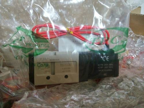 电磁阀DS3130 AC220V原装假一罚十多种规格多种尺寸可供选择