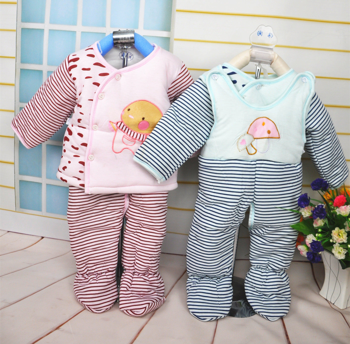 Coffret cadeau pour bébé - vêtements - Ref 1959914 Image 1