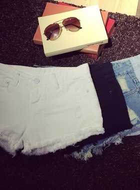 低腰破洞黑白色牛仔短裤女毛边2024春夏修身显瘦韩版磨破a字热裤