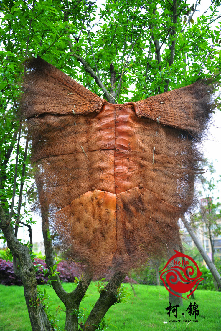 分大号和小号蓑衣，蓑衣斗笠整套出售不单卖，买一套蓑衣可赠送草鞋一双，购买蓑衣时可以联系客服给亲连接！