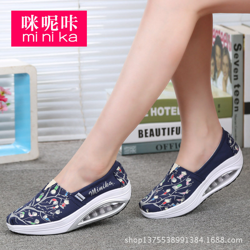 咪呢咔新款帆布鞋女厚底摇摇鞋运动鞋女布鞋气垫鞋休闲女士懒人鞋