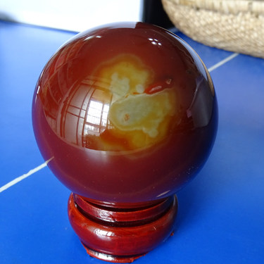 水玉冰魄天然红玛瑙球摆件水晶球把玩手把缠丝条纹礼物实物送座