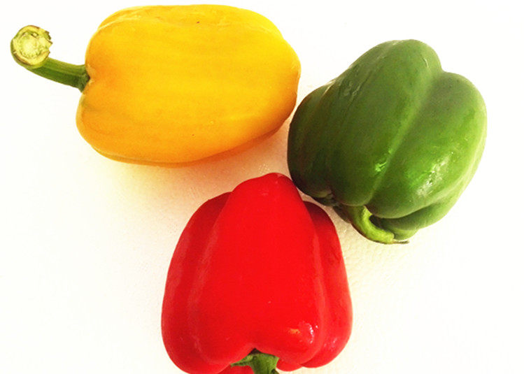 红  黄  绿彩椒西椒 圆椒   三色组合 特价  14块   一包三个