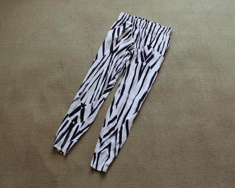 WH*澳洲 舒适松紧腰围 时髦剪裁 几何黑白图案 百搭长裤 无折