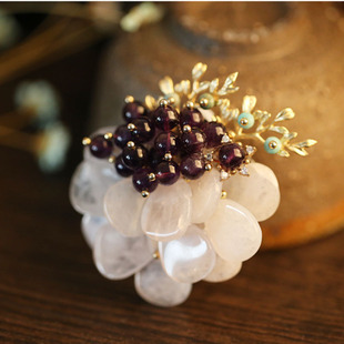 石榴石粉晶水晶胸针女胸花韩国高档奢华大气百搭别针配饰大衣外套