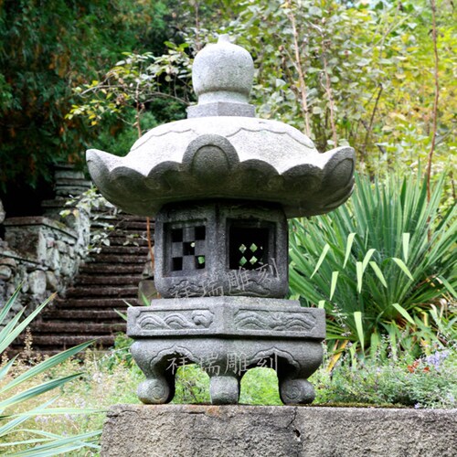 仿古石灯笼别墅日式草坪户外景观