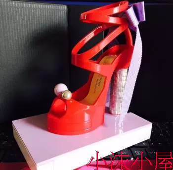 Shiseido, японская тени для век, помада, туфли на высоком каблуке, база под макияж, коробка для косметики