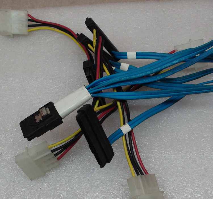 一拖四MiniSAS线 8087 to 4*SFF-8482 带电源 接SAS硬盘 36P-29P