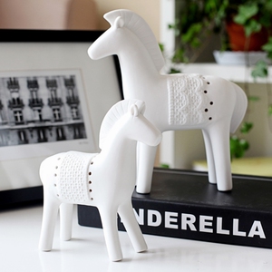 战马白陶瓷摆件生肖马北欧家居装饰动物圣诞礼物样板房儿童房装饰