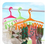 máy cạo xơ vải Đầy đủ 8 nhân dân tệ vận chuyển khóa chống gió đa chức năng móc quần áo nhỏ vớ quần áo mát mẻ giá phơi 8 clip - Hệ thống giá giặt Cây lăn bụi quần áo bẩn ở đầu