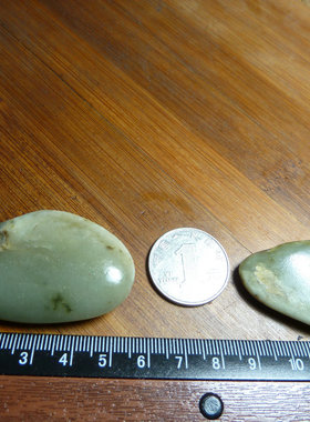 20837新疆和田玉龙喀什河和田玉青玉籽料原石 2颗 4cm以上