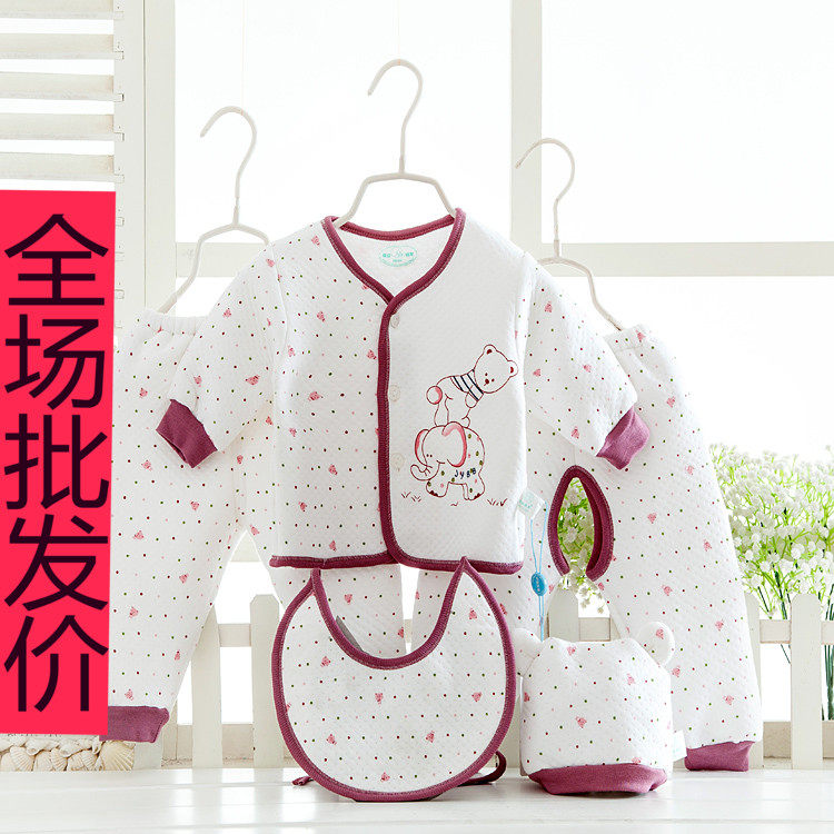 Coffret cadeau pour nouveau-né - vêtements - Ref 1956902 Image 1