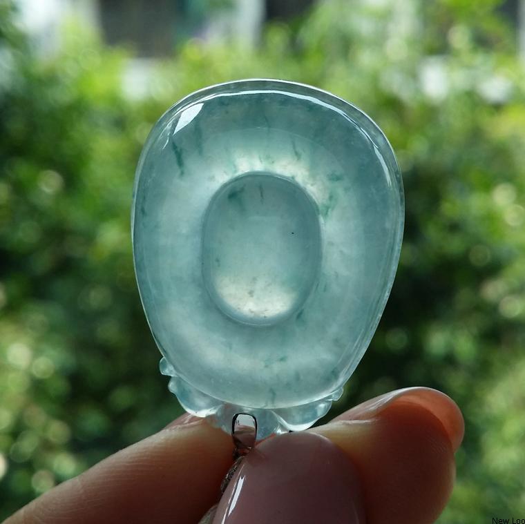 缅甸天然翡翠A货 冰种飘蓝花福贝吊坠18K白金