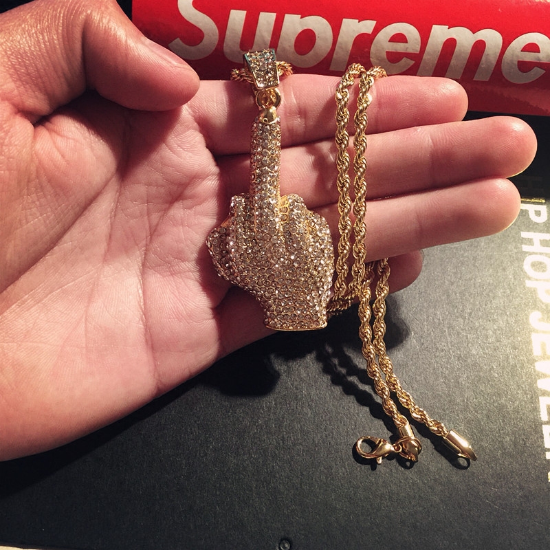 欧美风酷炫 super-big hip hop 超闪水钻668颗镶嵌竖中指吊坠项链