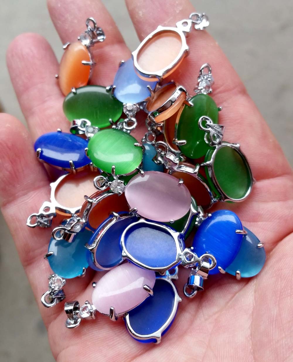 天然玉石精品猫眼石吊坠水滴形挂件女款项饰项链新款多色可选全新