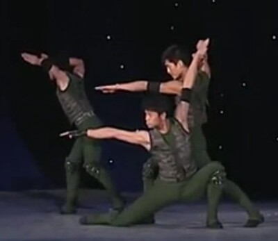 红果果演出服饰前哨大赛现代舞蹈演出服装军旅舞蹈服装