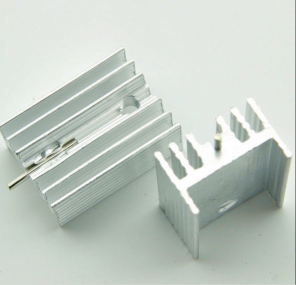 白色散热片21x15x10MM带针TO220