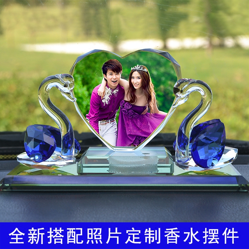 高档汽车内摆件水晶创意个性可爱照片情侣女神小轿车载潮装饰用品