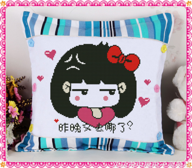优惠新款纯人工手绣十字绣成品抱枕俏媳妇客厅卧室汽车靠垫蓝条纹