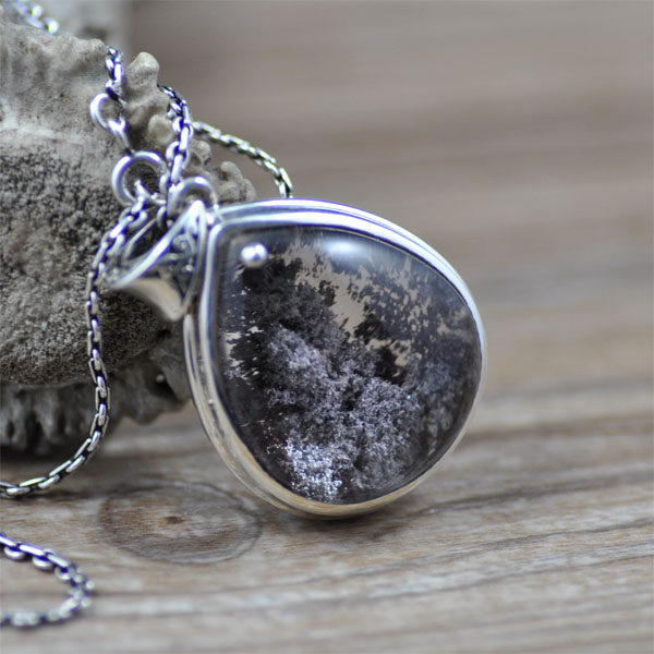 纯银镶嵌天然幽灵水滴吊坠