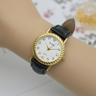 海达手表罗马数字简单金色三针螺纹白盘真皮石英女表库存全新