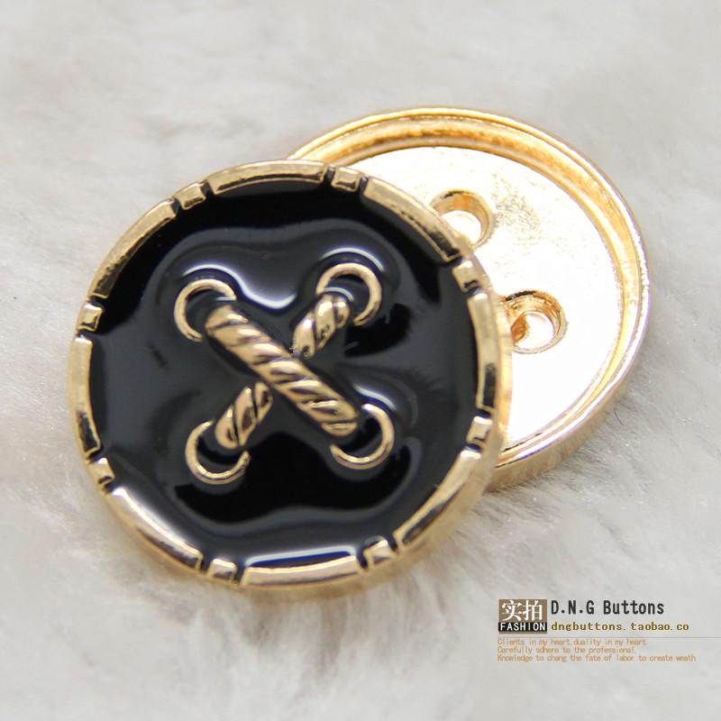 纽扣专卖黑色金属风衣外套时装