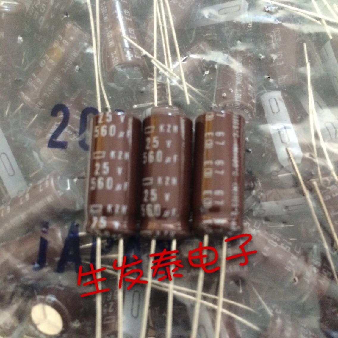 日本黑金刚 铝电解电容25V560UF 8X20 全新原装 KZH 高频低阻