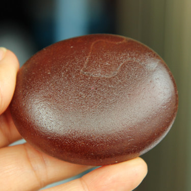 天然红玛瑙原皮籽料雕刻手把件