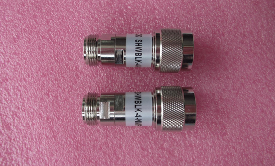 0.01-4GHz 200V N公-N母 RF 射频同轴 直流阻断器 射频微波隔直器 型号：SHWBLK-4-NMF 主要性能指标 特性阻抗：50Ω 频率范围：0.01-5GHz 最大驻波：1.35:1 典型插损：0.4dB 工作电压：200V 温度范围：-55℃~+125℃